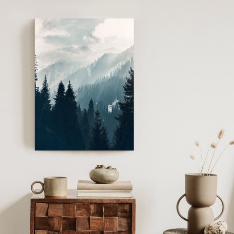 Plakat Górski Las W Porannej Gęstej Mgle