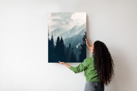 Plakat Górski Las W Porannej Gęstej Mgle