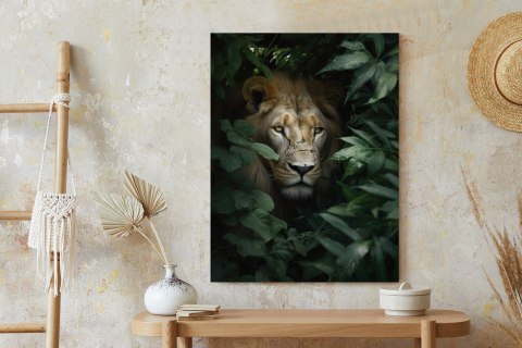 Plakat Lew Wśród Zielonych Liści W Dżungli