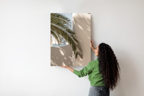 Plakat Liście Palmy Z Cieniem Na Beżowej Ścianie