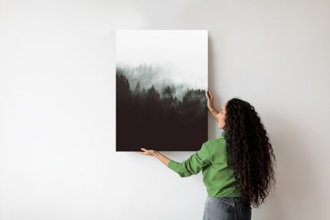 Plakat Mroczny Pejzaż Lasu We Mgle