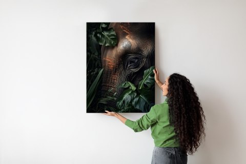 Plakat Portret Słonia Wśród Tropikalnych Drzew