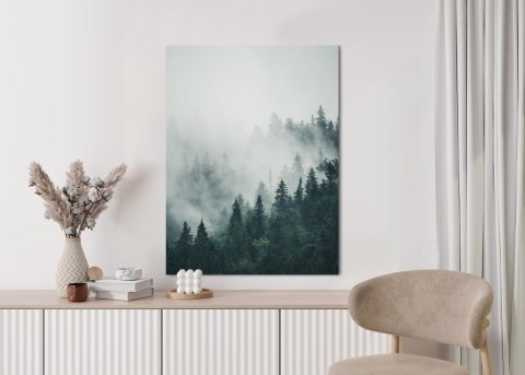 Plakat Zielone Drzewa Iglaste Na Górskich Wzgórzach We Mgle