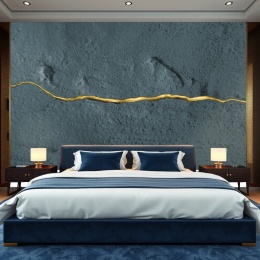 Elegancka, ciemna sypialnia z ciemnym morskim  muralem ze złtą żyłą.