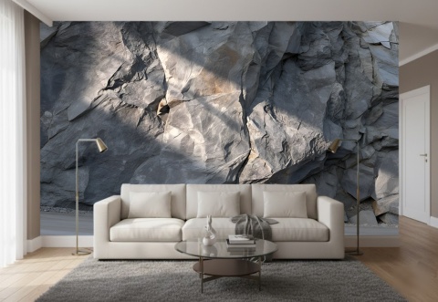 Nowoczesny salon z ciemną fototapetą imitującą naturalną skałę za kanapą, realistyczna tapeta 3D kamień, dekoracja ściany w stylu loft.